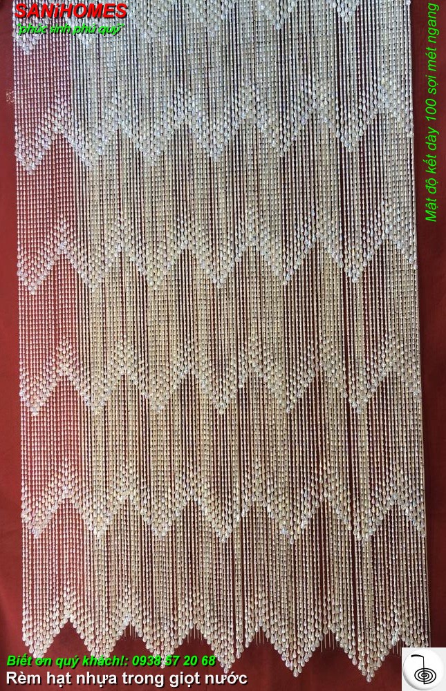 rem hat nhua trong hinh giot nuoc 9302024