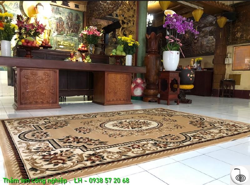 tham len hoa van co dien trang tri truoc ban tho duc phat