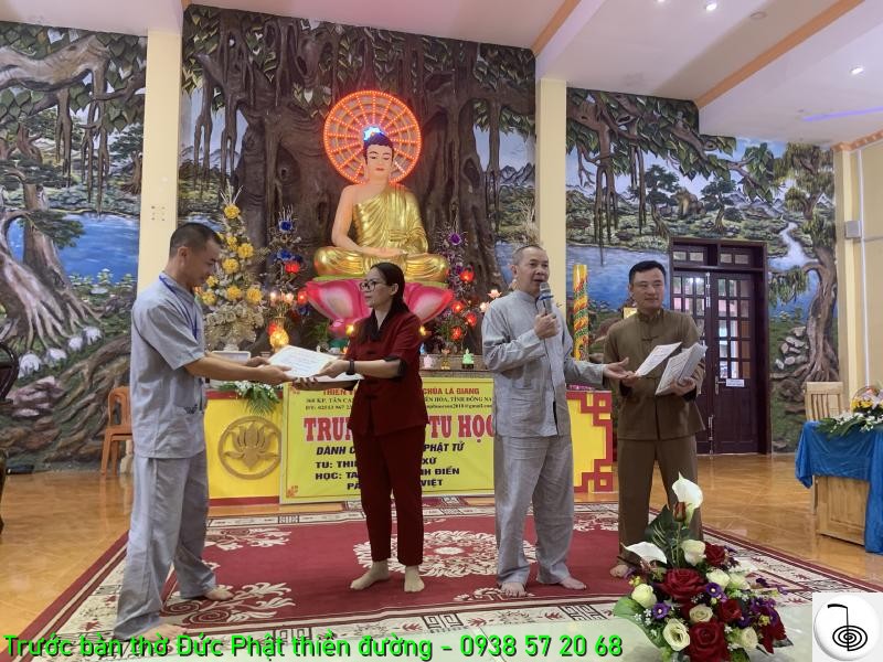 tam tham trai truoc ban tho duc phat o thien duong