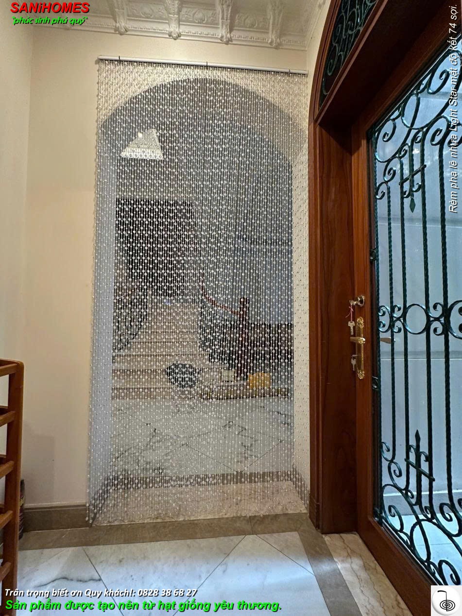 Không gian villa thêm kiêu hãnh với rèm pha lê nhựa Light Star