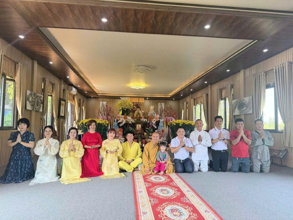 tham trai khong gian phong tho 1
