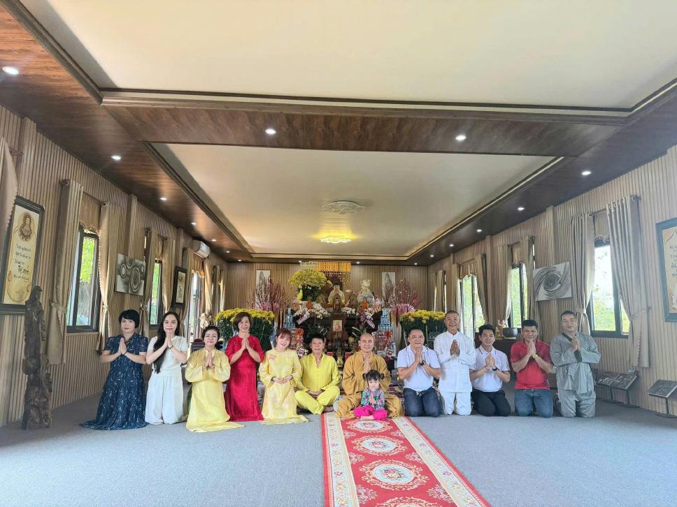 tham trai khong gian phong tho 2